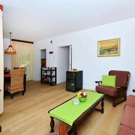 Semesterbostad House Sreca *