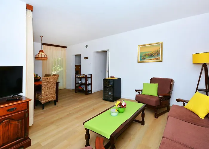 Nyaraló House Sreca *