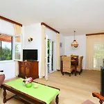 House Sreca